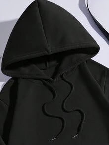 SHEIN EZwear Đồ họa Khẩu hiệu Túi kangaroo Dây rút Áo hoodie ấm áp - màu đen - Xem 6