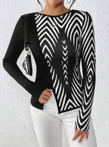 SHEIN Privé Geo Print Split Hem Tee - Black and White - View 1