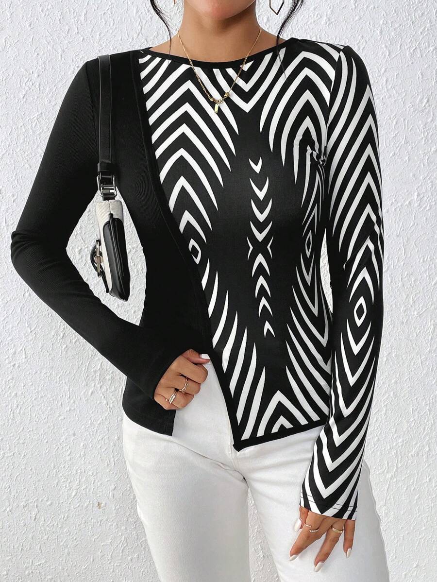SHEIN Privé Geo Print Split Hem Tee - Black and White - View 1
