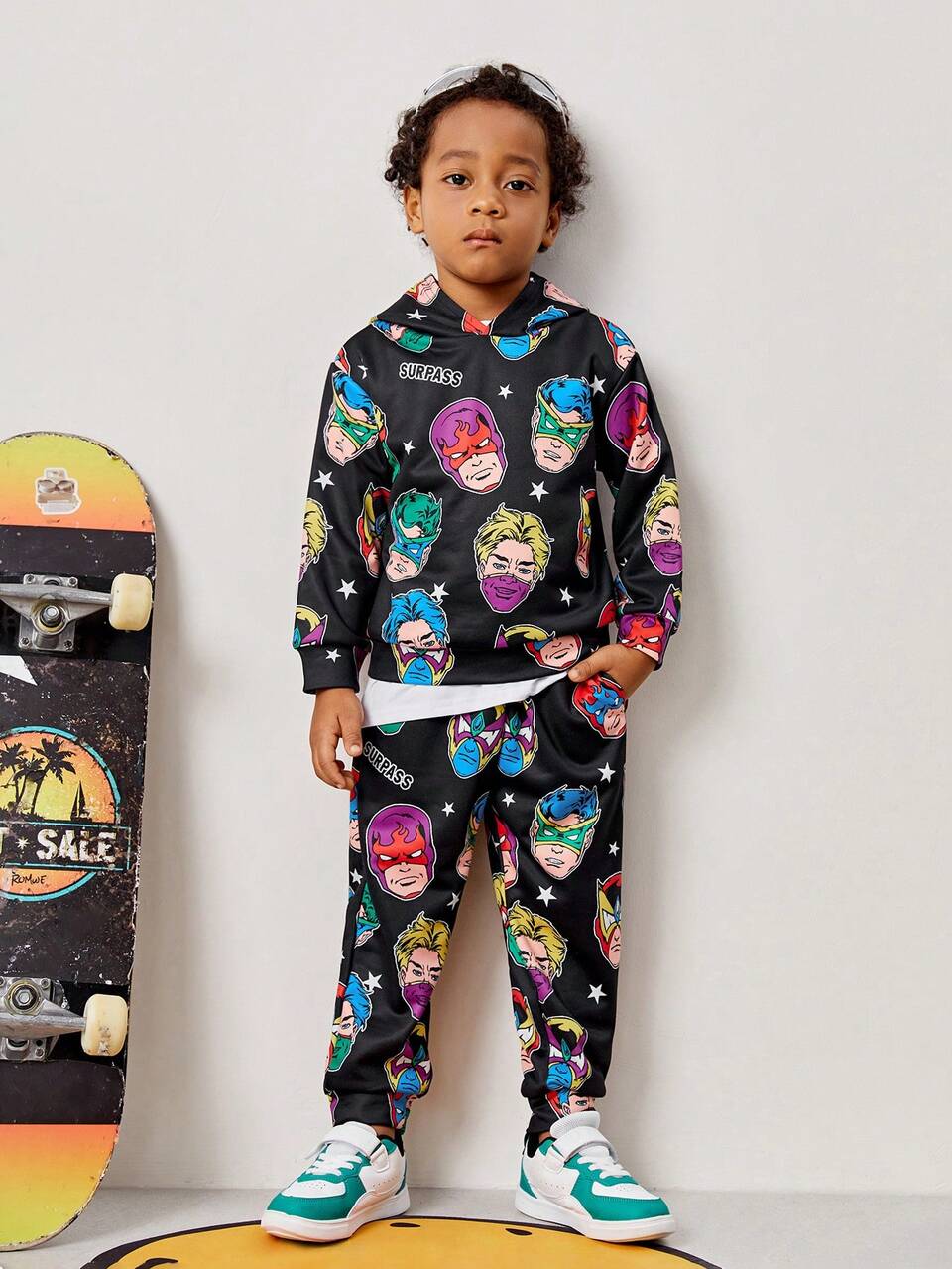 Young Boy Cartoon Graphic Hoodie & Sweatpants