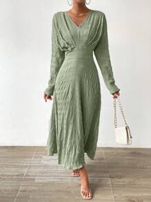 SHEIN Privé Chất rắn Cổ v Váy chữ A - màu xanh lá - Xem 1