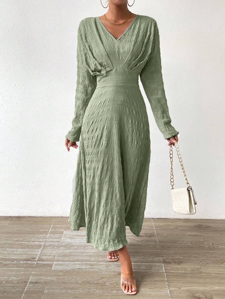 SHEIN Privé Chất rắn Cổ v Váy chữ A - màu xanh lá - Xem 1