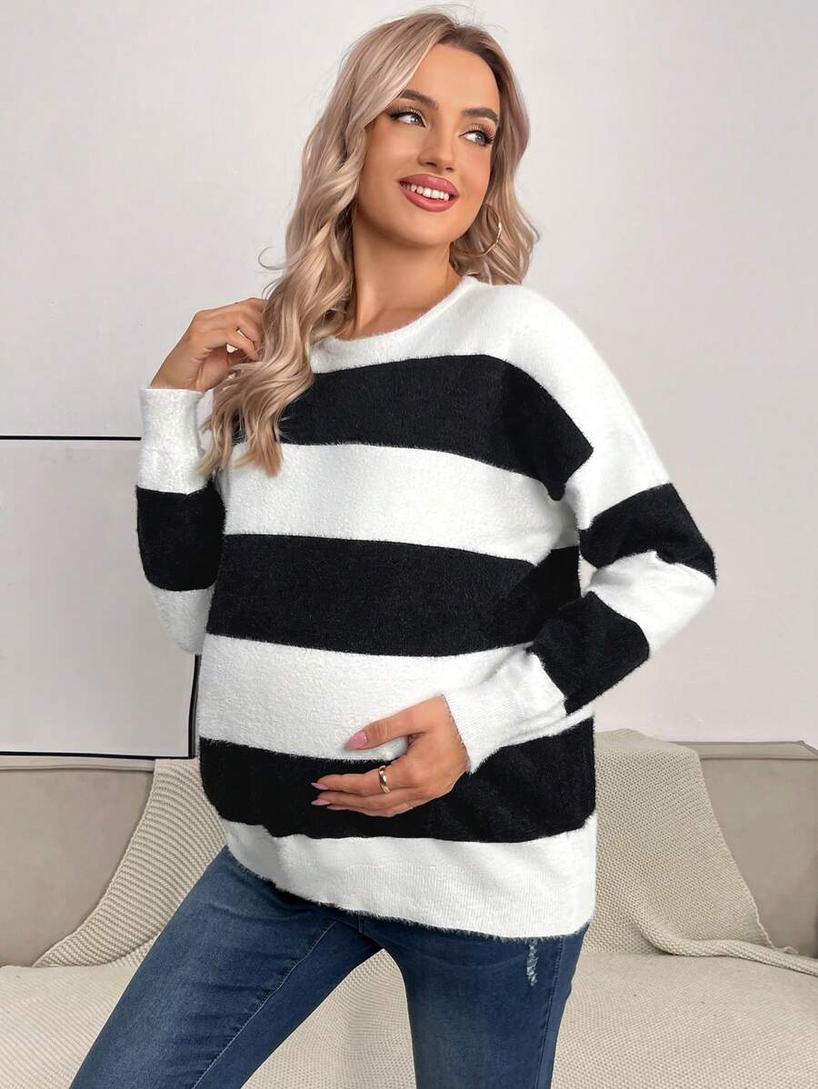 SHEIN Áo len chui đầu cổ tròn dáng rộng cho bà bầu với thiết kế phối màu, dành cho mùa đông - Đen và trắng - Xem 1