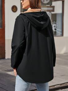 SHEIN LUNE 大碼翻蓋口袋連帽外套 - 黑色 - 查看 2
