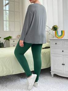SHEIN Essnce Plus Letter Graphic Drop Shoulder Tee & Leggings - Green - View 2
