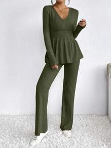 SHEIN Frenchy unicolor tejido de canalé peplum Camiseta & Pantalones acampanados - Verde militar - Ver 6