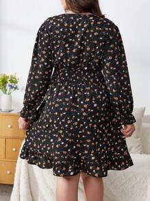 SHEIN LUNE Talla grande Vestido con estampado floral de manga con volante bajo con fruncido - Negro - Ver 2