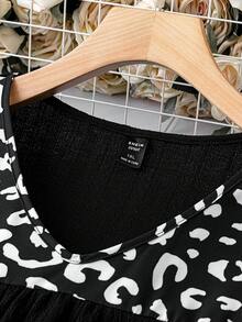 SHEIN LUNE Plus Graphic Print Lantern Sleeve V Neck Top - Black - View 5