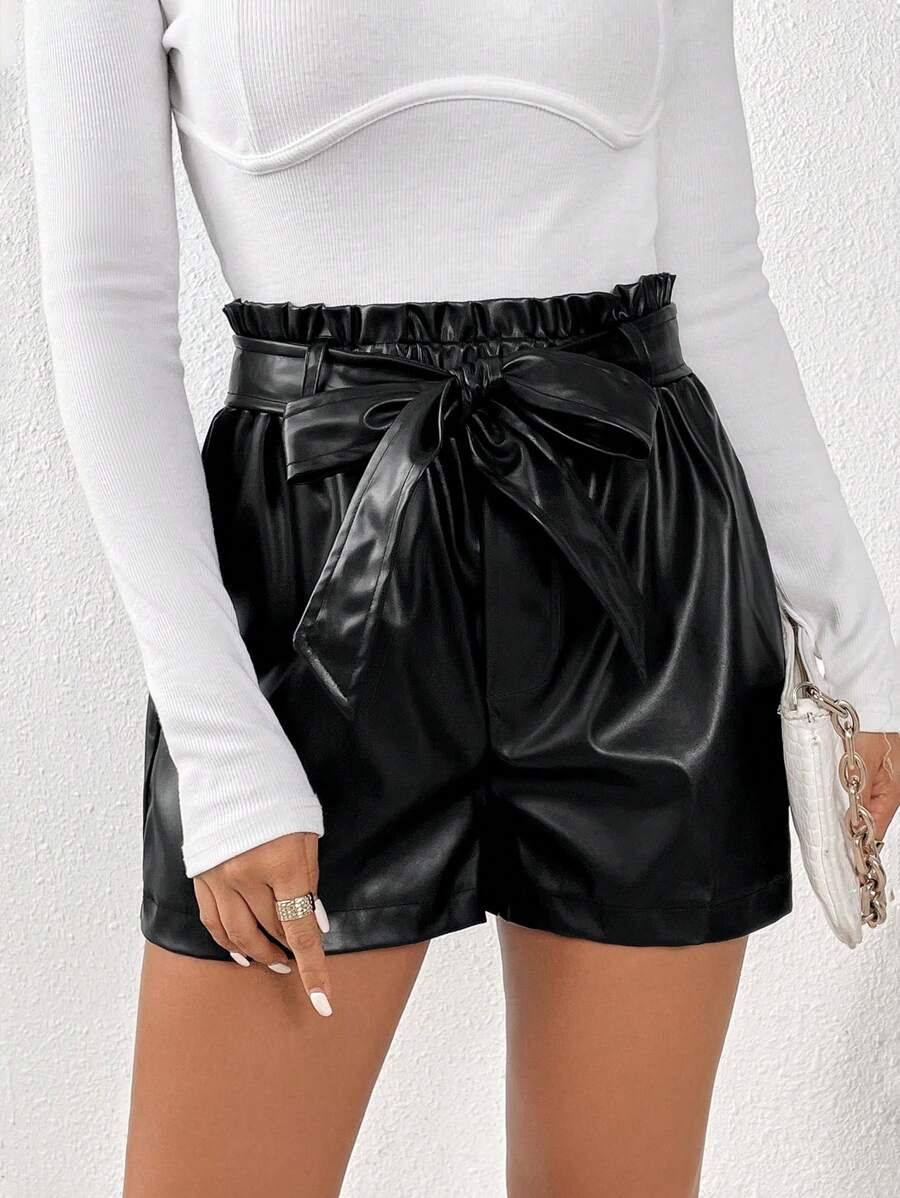 SHEIN Frenchy Nếp gấp cao eo Thắt lưng chất liệu da PU Quần short - màu đen - Xem 1