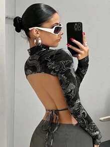 SHEIN ICON Camiseta Corta Negra Sin Espalda, Con Cuello Alto Falso, Gráficos De Dragón Chino Y Nudo En La Espalda - Negro - Ver 1
