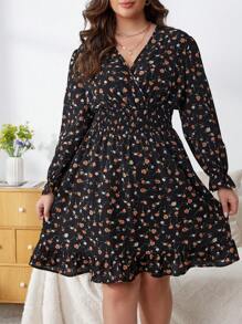 SHEIN LUNE Talla grande Vestido con estampado floral de manga con volante bajo con fruncido - Negro - Ver 1