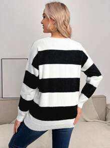 SHEIN Áo len chui đầu cổ tròn dáng rộng cho bà bầu với thiết kế phối màu, dành cho mùa đông - Đen và trắng - Xem 2