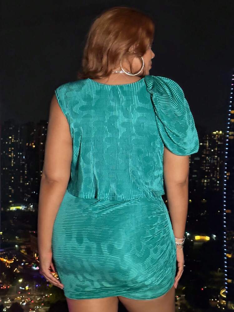 Plus V-neck Plisse Crop Top & Bodycon Skirt