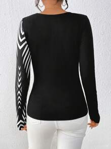 SHEIN Privé Geo Print Split Hem Tee - Black and White - View 4