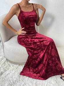 SHEIN Privé 花卉圖案提花絲絨吊帶洋裝 - 酒紅色 - 查看 3