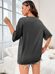 SHEIN EZwear Đồ họa chữ và hoa Áo thun Thả vai - Màu xám đen - Xem 2