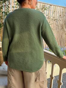 SHEIN LUNE Große Größe Pullover mit Einfarbig V-Ausschnitt, gebogenem Saum,