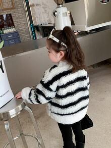 SHEIN Áo khoác độn bông có vai kiểu dáng trẻ trung cho bé gái - Đen và trắng - Xem 2