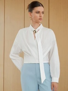 Anewsta Blusa cruzada unicolor de hombros caídos de cuello con cordón - Beis - Ver 4