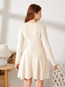 SHEIN Thiếu niên cô gái Surplice cổ Đồ đan Ribbed Đầm - Màu be - Xem 2