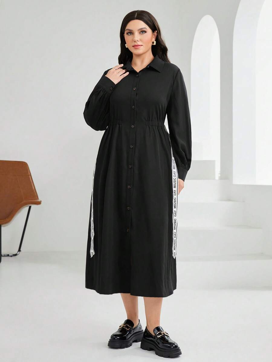 Mulvari 大碼字母圖案繫腰帶洋裝 - 黑色 - 查看 1