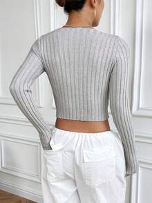 SHEIN Unity 大圓領前紐扣短款毛衣 - 淺灰色 - 查看 2