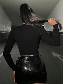 SHEIN ICON Jersey crop con abertura con diamante de imitación con patrón de letra - Negro - Ver 2