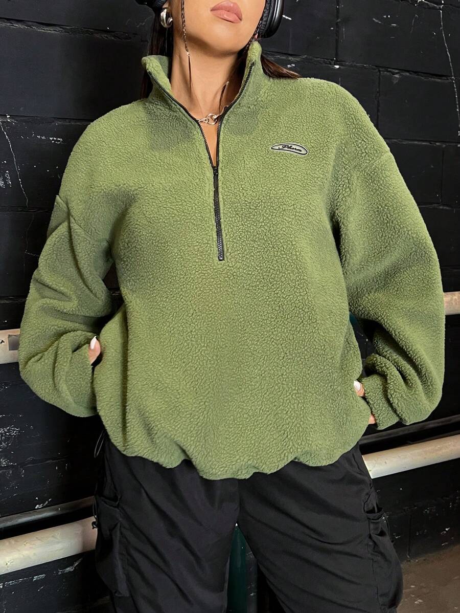 SHEIN EZwear Hơn Chi tiết Patched thư Một nửa khóa kéo Thả vai Teddy Áo nỉ - màu xanh lá - Xem 1