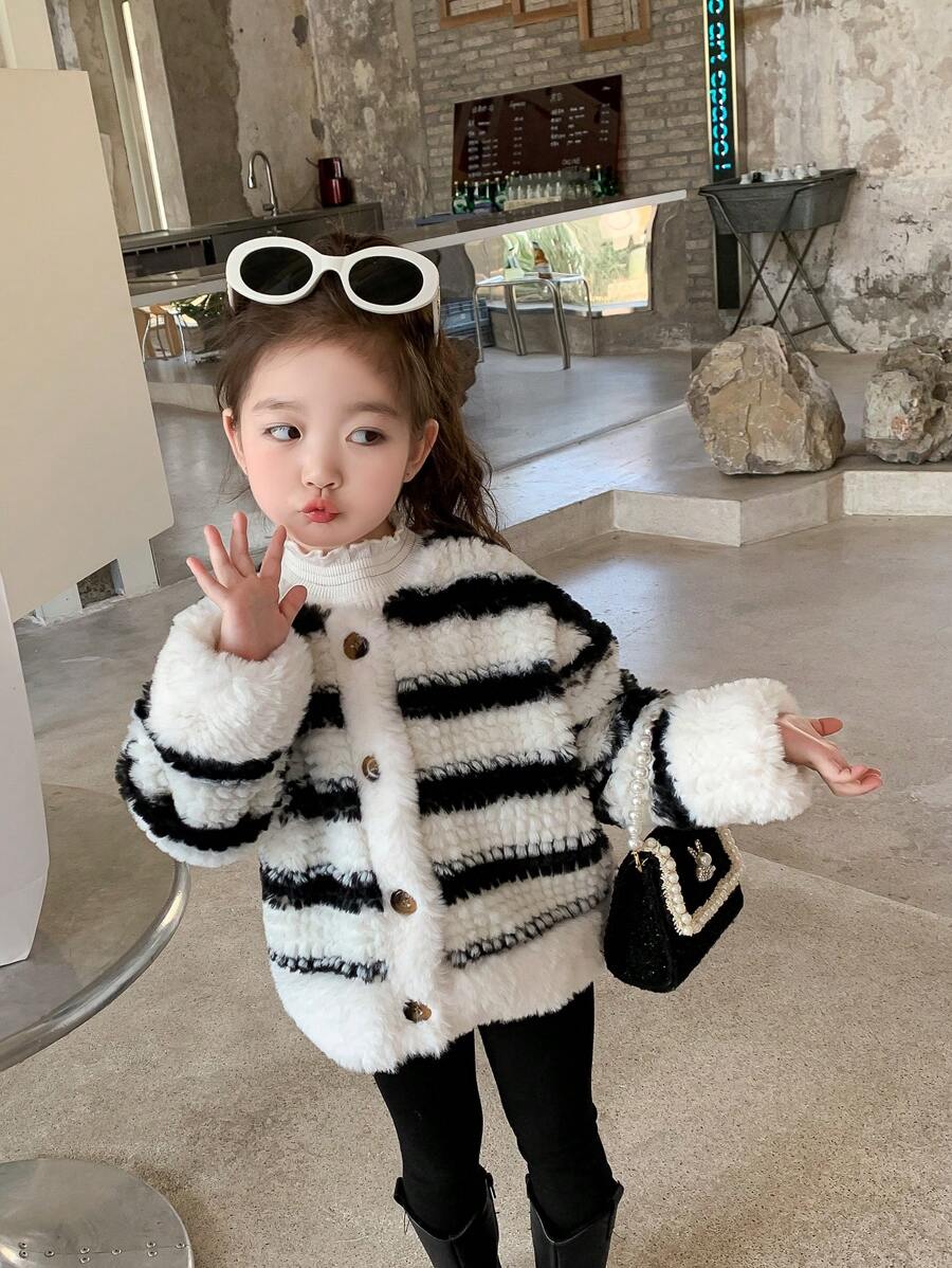 SHEIN Áo khoác độn bông có vai kiểu dáng trẻ trung cho bé gái - Đen và trắng - Xem 1