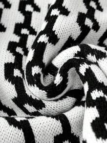 SHEIN LUNE Plus Allover Pattern Button Detail Raglan Sleeve Sweater - Black and White - View 4