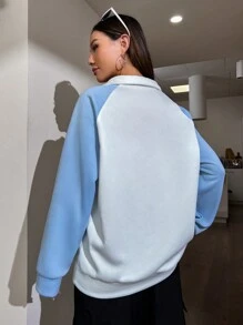 SHEIN Qutie 字母圖案拼接插肩袖Polo領運動衫 - 藍白色 - 查看 2