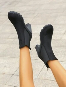 女性厚跟踝靴和短靴