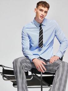 Manfinity VCAY 男士條紋印花襯衫帶系帶 - 藍白色 - 查看 2