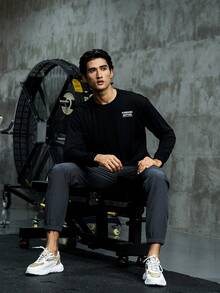 Manfinity Sport Corelite Áo thun tập thể dục thể thao có khẩu hiệu nam - màu đen - Xem 2