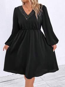 SHEIN Clasi 大碼亮片和水溶蕾絲拼接燈籠袖洋裝 - 黑色 - 查看 4