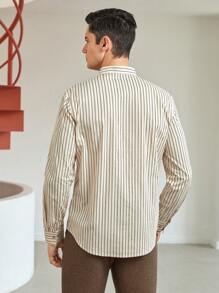 Manfinity NiteLyfe Camisa de hombre suelta de botones con estampado de rayas - Blanco - Ver 2