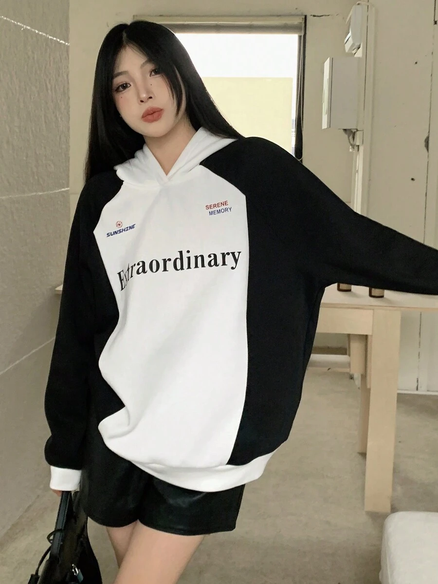 DAZY 字母圖案插肩袖連帽衫 - 黑與白 - 查看 1