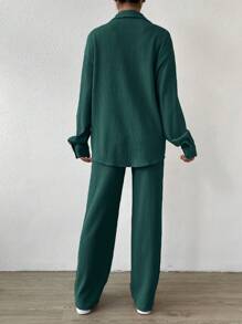 SHEIN EZwear Top bandeau unicolor con pantalones & Camisa de hombros caídos con botón delantero - Verde Oscuro - Ver 2