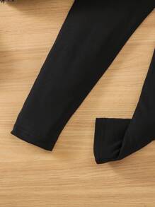 SHEIN Explorewe 女小童1入組格紋印花連帽腰帶絨毛外套馬甲&1入組緊身打底褲&1入組T恤 - 黑與白 - 查看 7