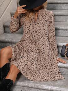 SHEIN LUNE 女士多層印花連衣裙,荷葉邊設計 - 卡其色 - 查看 3