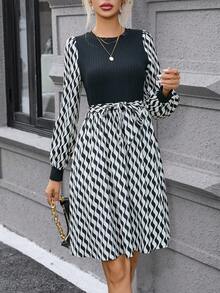 SHEIN Privé Women's Round Neck Ribbed Wavy Pattern Knee-length Dress - Black and White - View 3