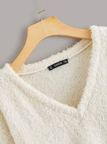 SHEIN EZwear Jersey Teddy Con Cuello En V Y Hombros Caídos Para Tallas Grandes - Beis - Ver 4