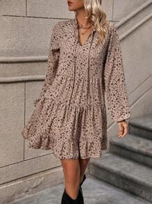 SHEIN LUNE 女士多層印花連衣裙,荷葉邊設計 - 卡其色 - 查看 6