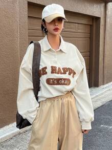 DAZY Đồ họa Chữ cái Cổ Polo Thả vai Áo nỉ - Màu be - Xem 3