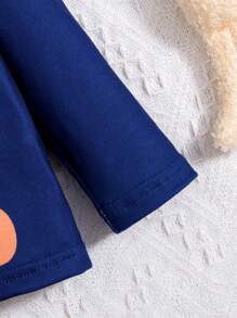 SHEIN 男嬰卡通長頸鹿&字母圖案上衣