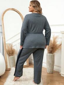 Conjunto De Pijama Con Pantalones Y Top Con Cinturón Y Panel De Encaje De Talla Grande Con Cinturón