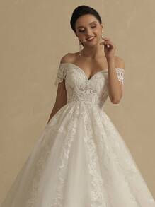 Vestido de novia elegante con cuello bardot, cintura ceñida, vestido de novia con bordados y malla - Beis - Ver 3