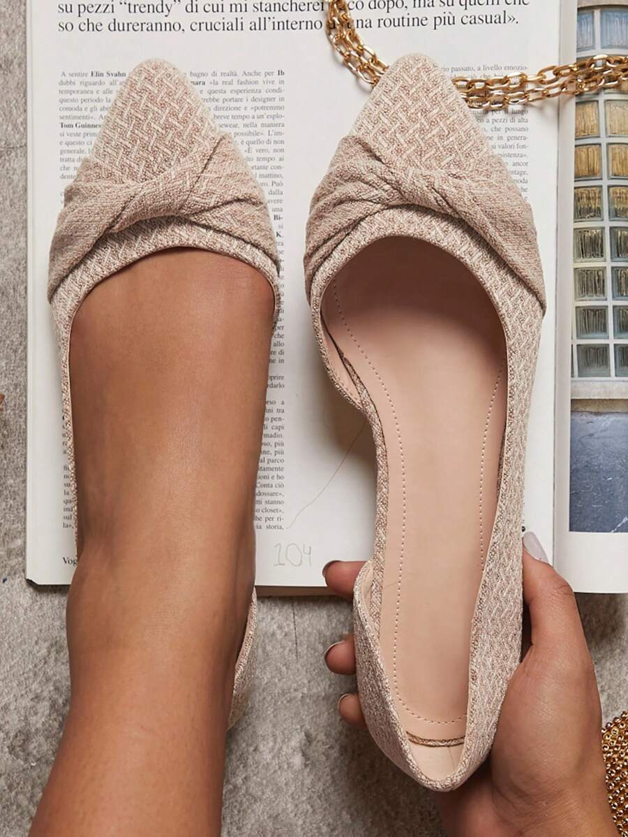 SHUZIA 尖頭扭結細節一腳蹬芭蕾舞鞋 - 米色 - 查看 1