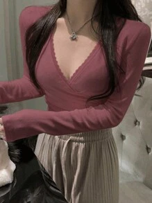 DAZY 纯色斜襟领口蕾丝边短款 T 恤，秋季服装长袖女式上衣 - 紅色 - 查看 4