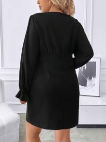 SHEIN LUNE Hơn tay áo lá sen Chi tiết Nút Váy Wrap Hem - màu đen - Xem 2